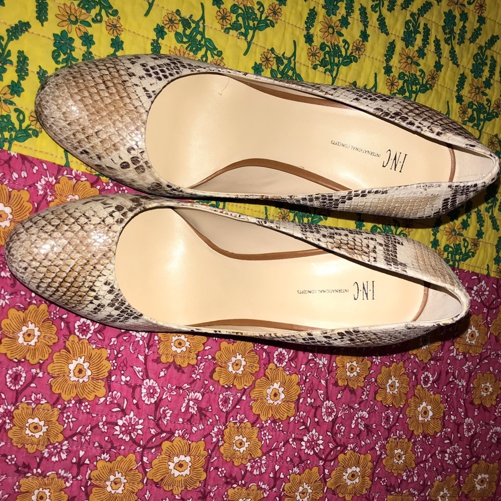 Women’s snakeskin pump NWOT - Picture 3 of 3